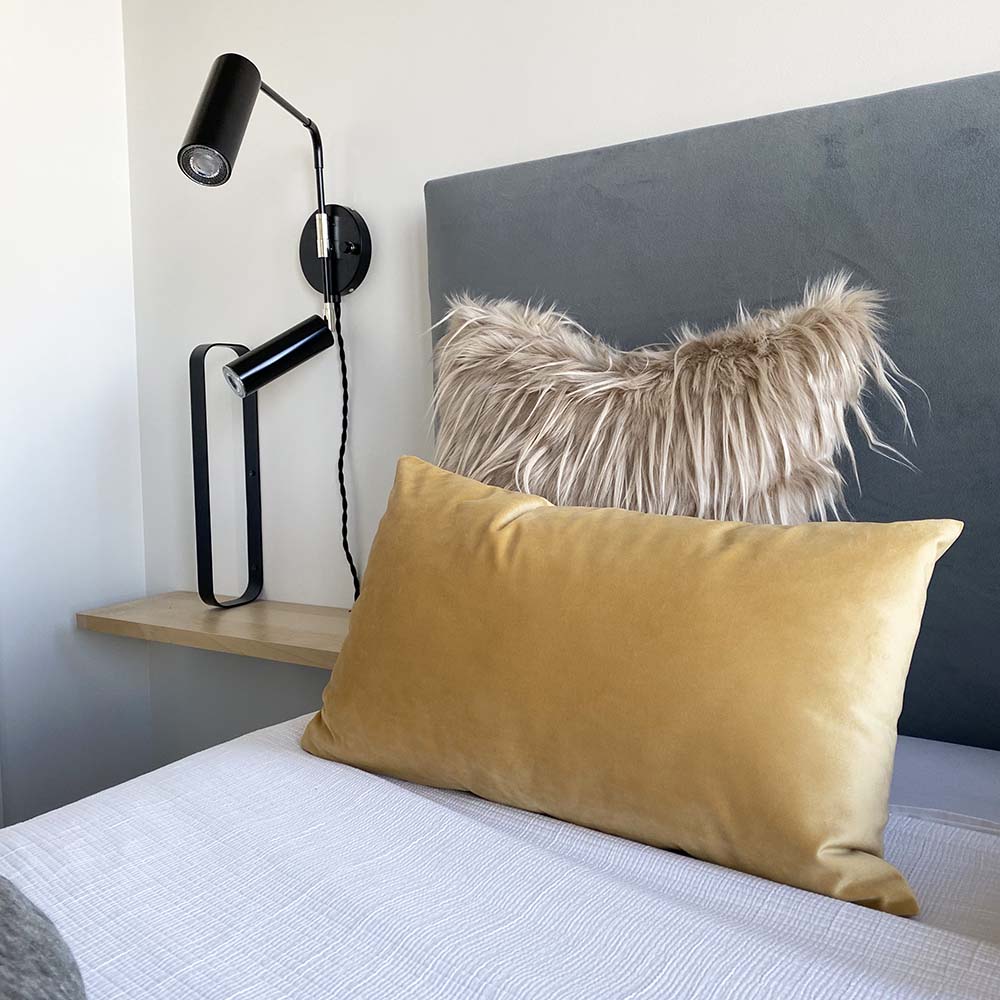 pillows scene Dutton Brown _hover
